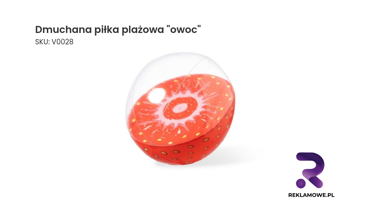 Kolorowa dmuchana piłka plażowa na piasku