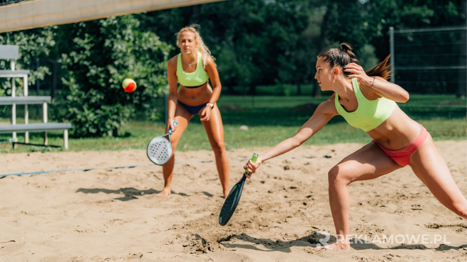 Jak piłki reklamowe mogą poprawić zaangażowanie klientów Piłki reklamowe używane w kampaniach marketingowych