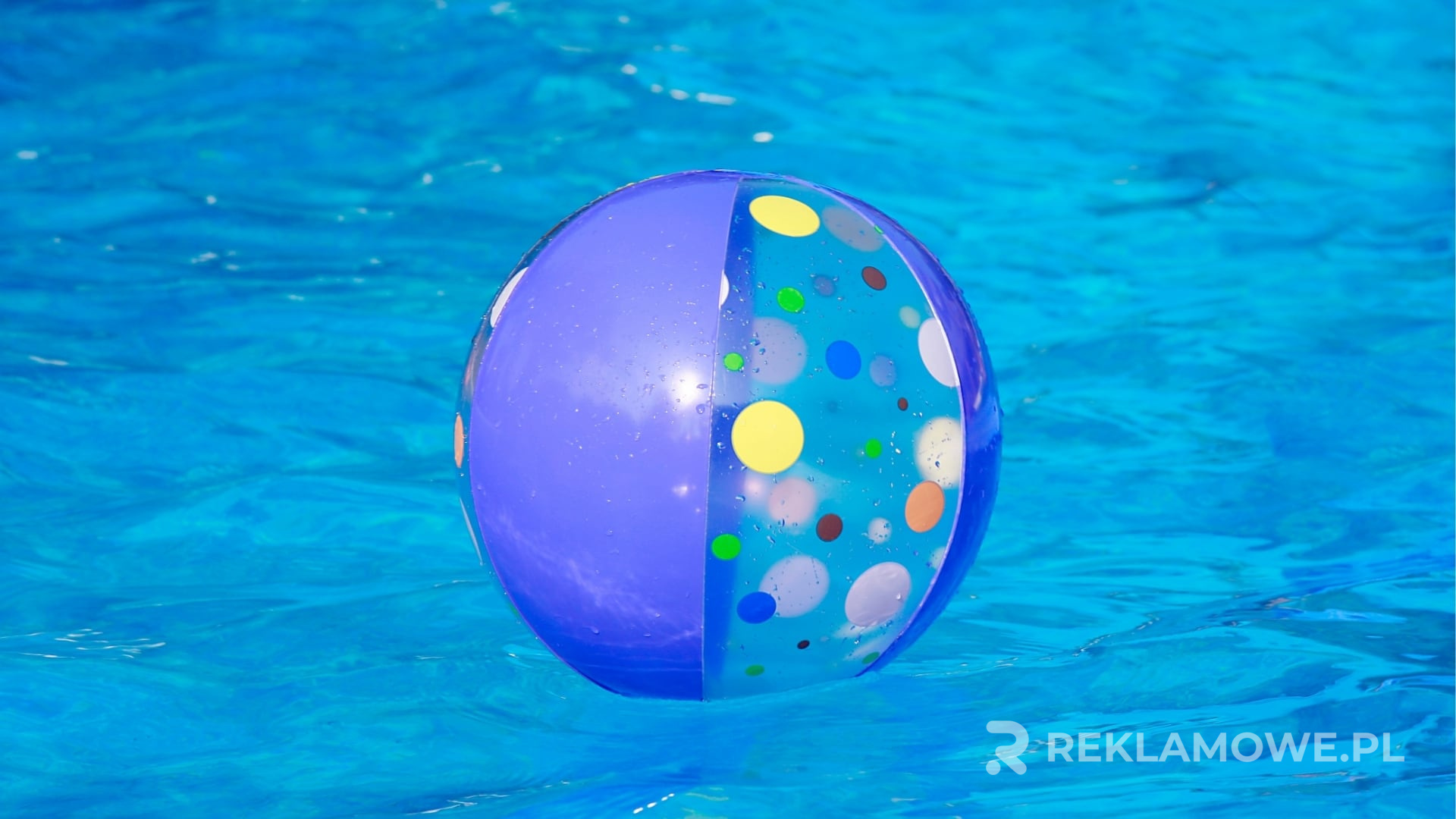 Piłki reklamowe używane w zewnętrznej promocji