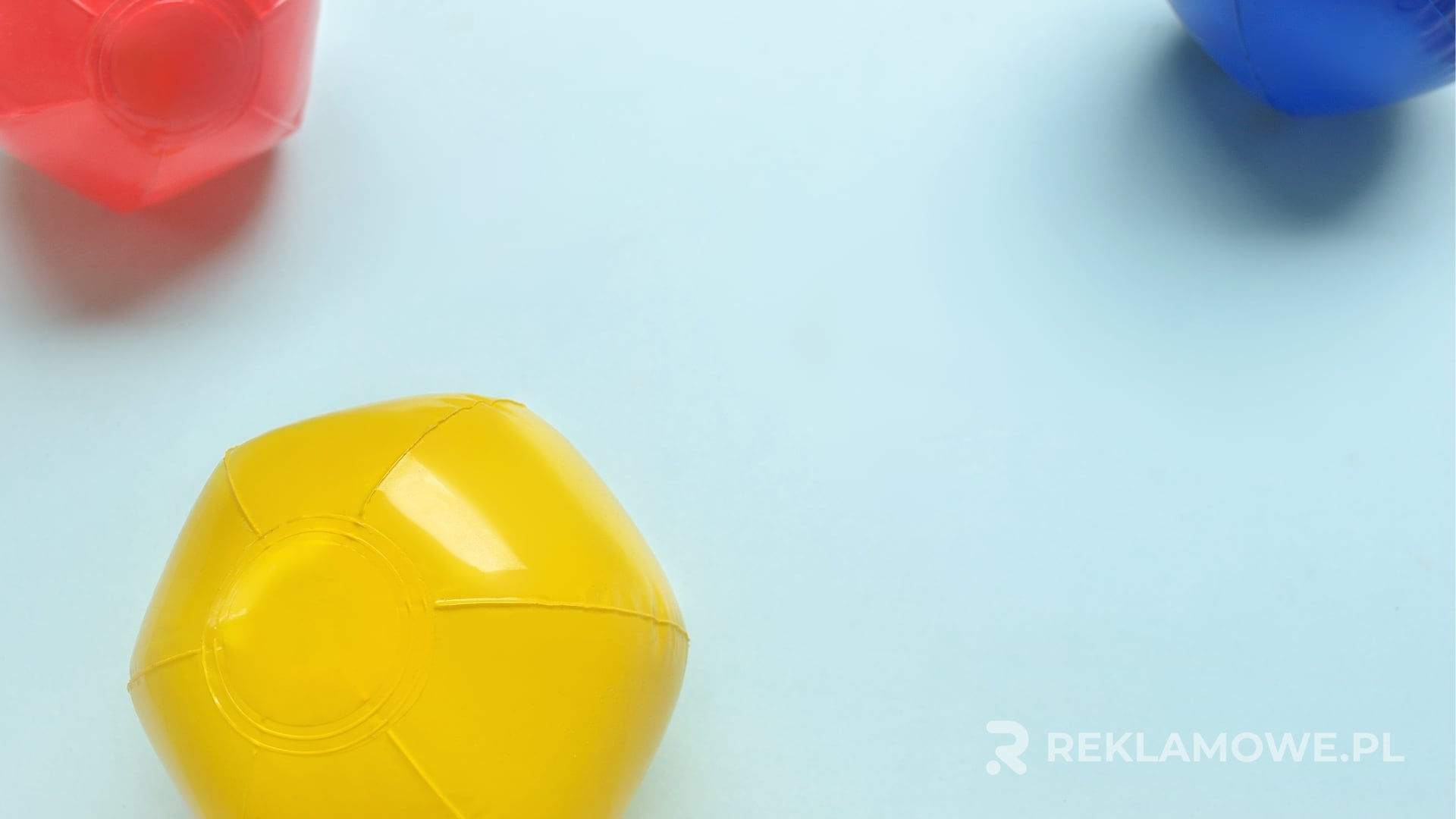 Piłka reklamowa na event sportowy jako skuteczny gadżet promocyjny
