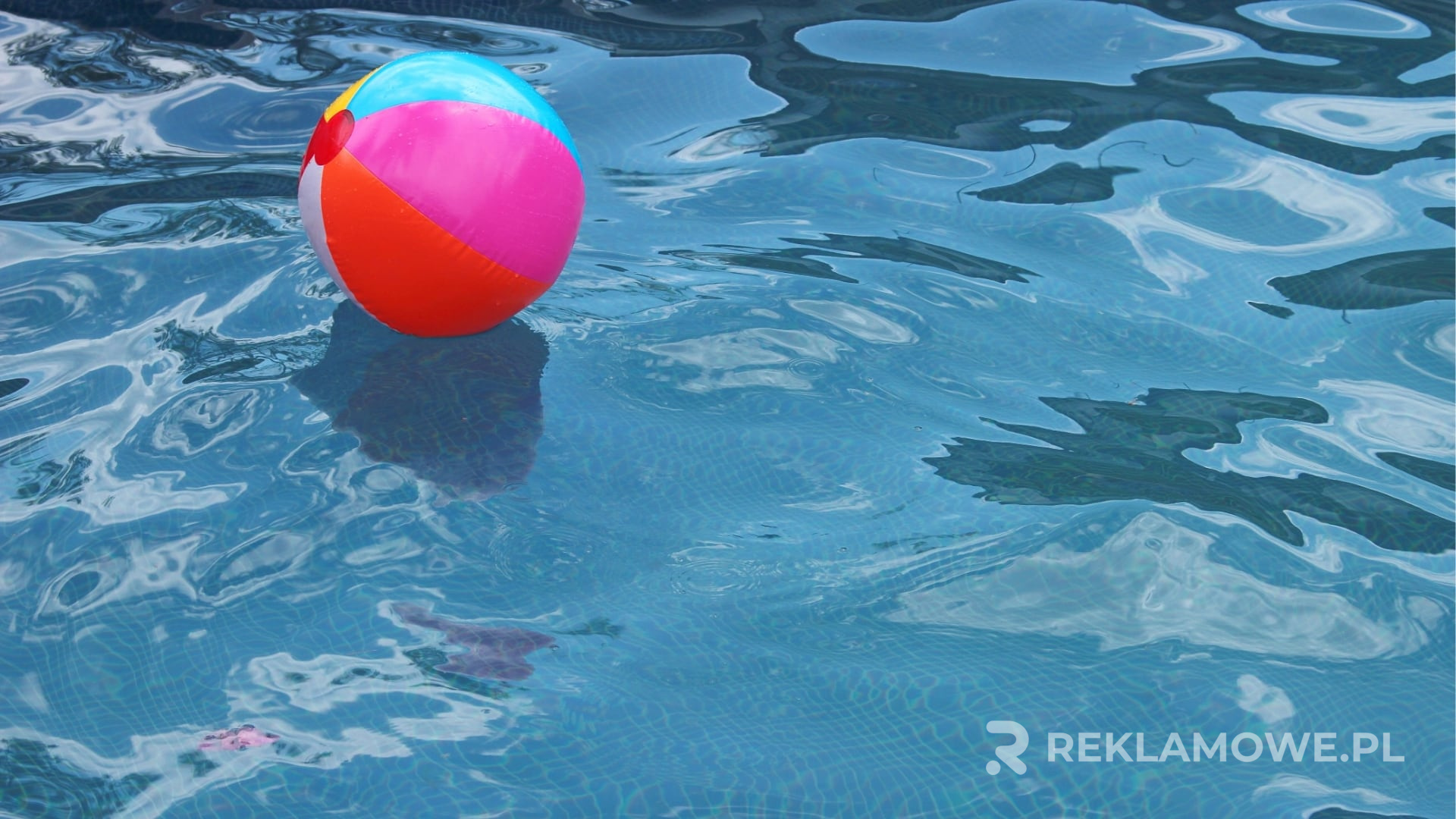 Piłka reklamowa z logo – najlepsze praktyki umieszczania nadruku