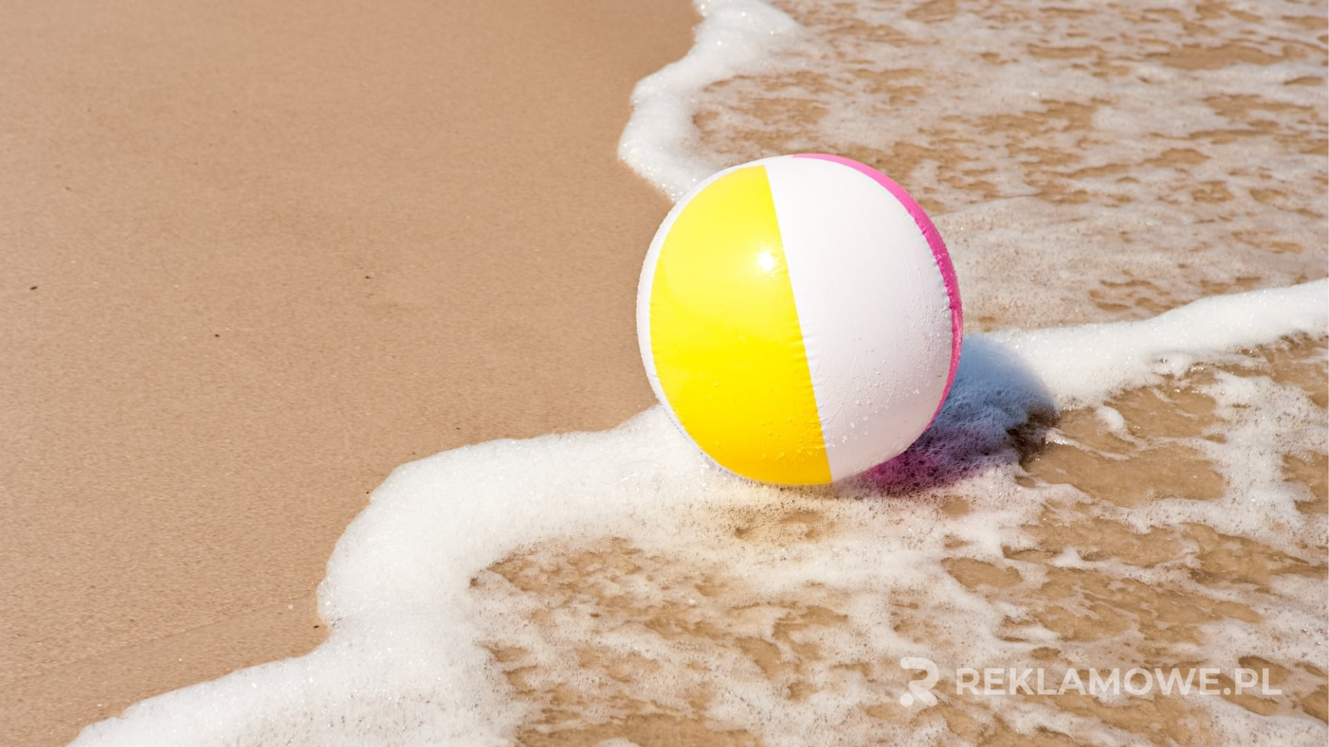 Piłka reklamowa używana w kampanii marketingowej